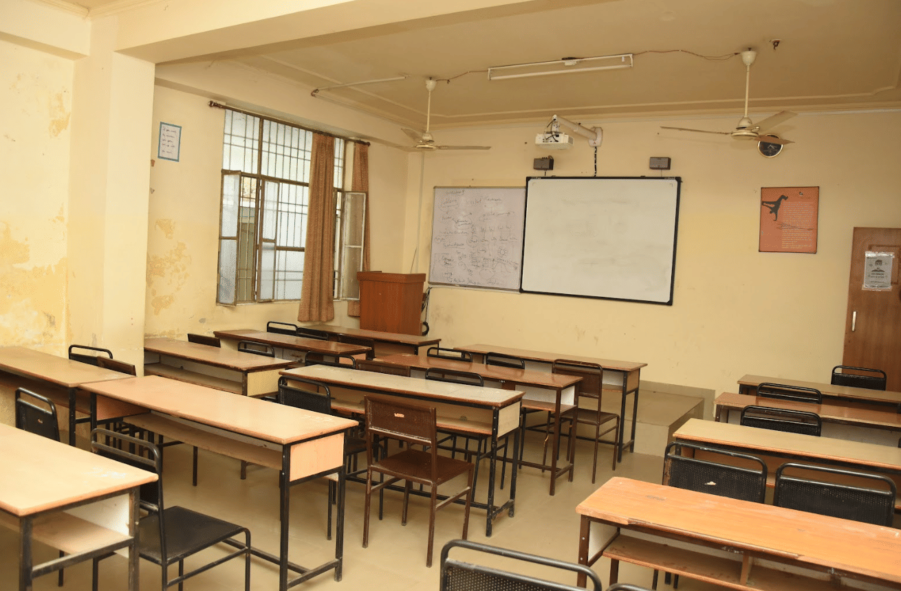 Biyani Girls College Jaipur Classroom photo 7